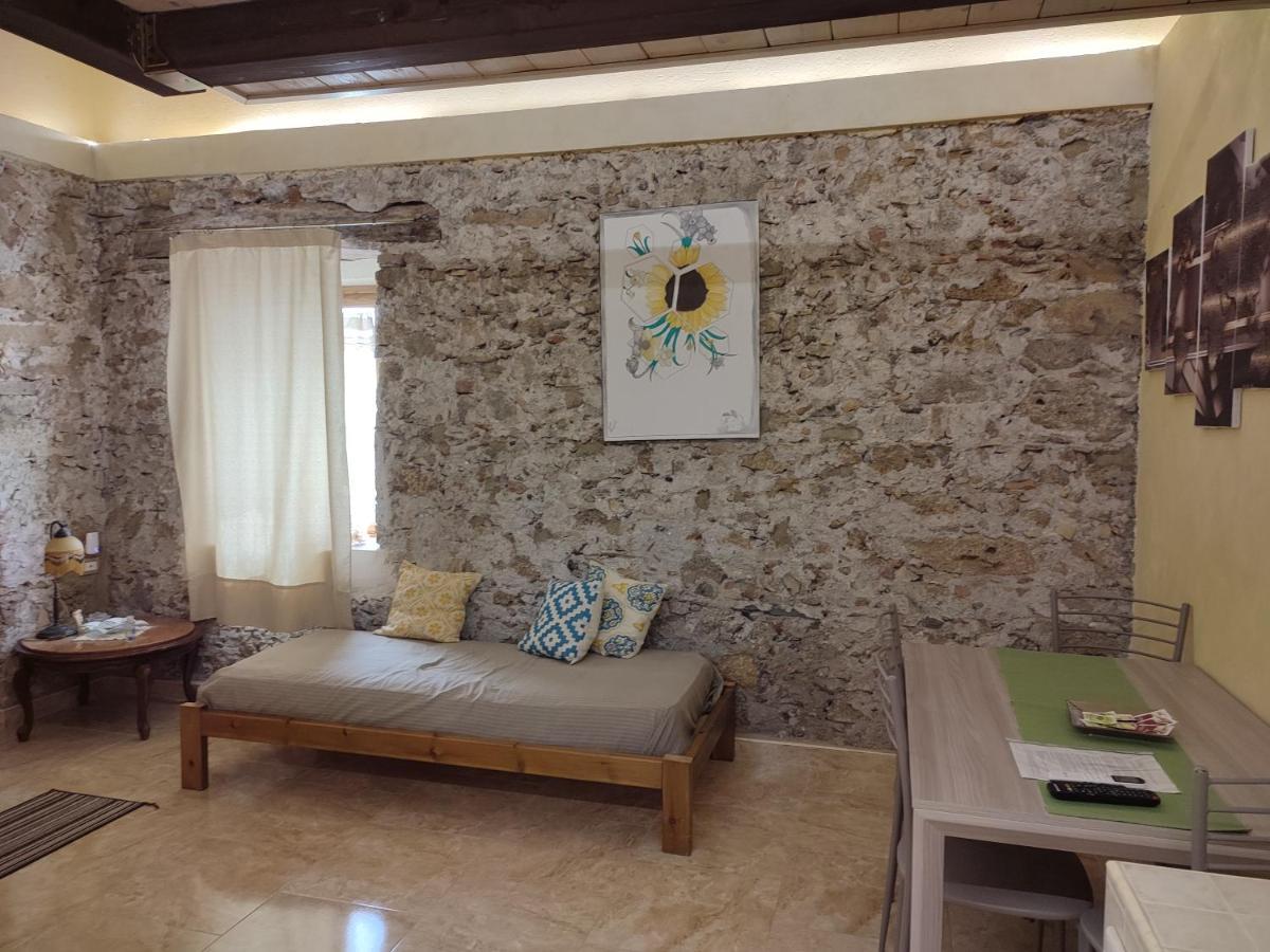 Il Giardino Dei Semplici B&B Caulonia 外观 照片